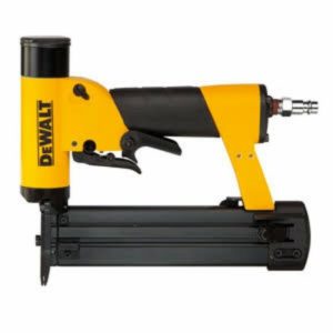 DeWALT DPN2330-XJ Pneumatische Tacker Voor Koploze Brads In Koffer - 23 Gauge - 10-30mm